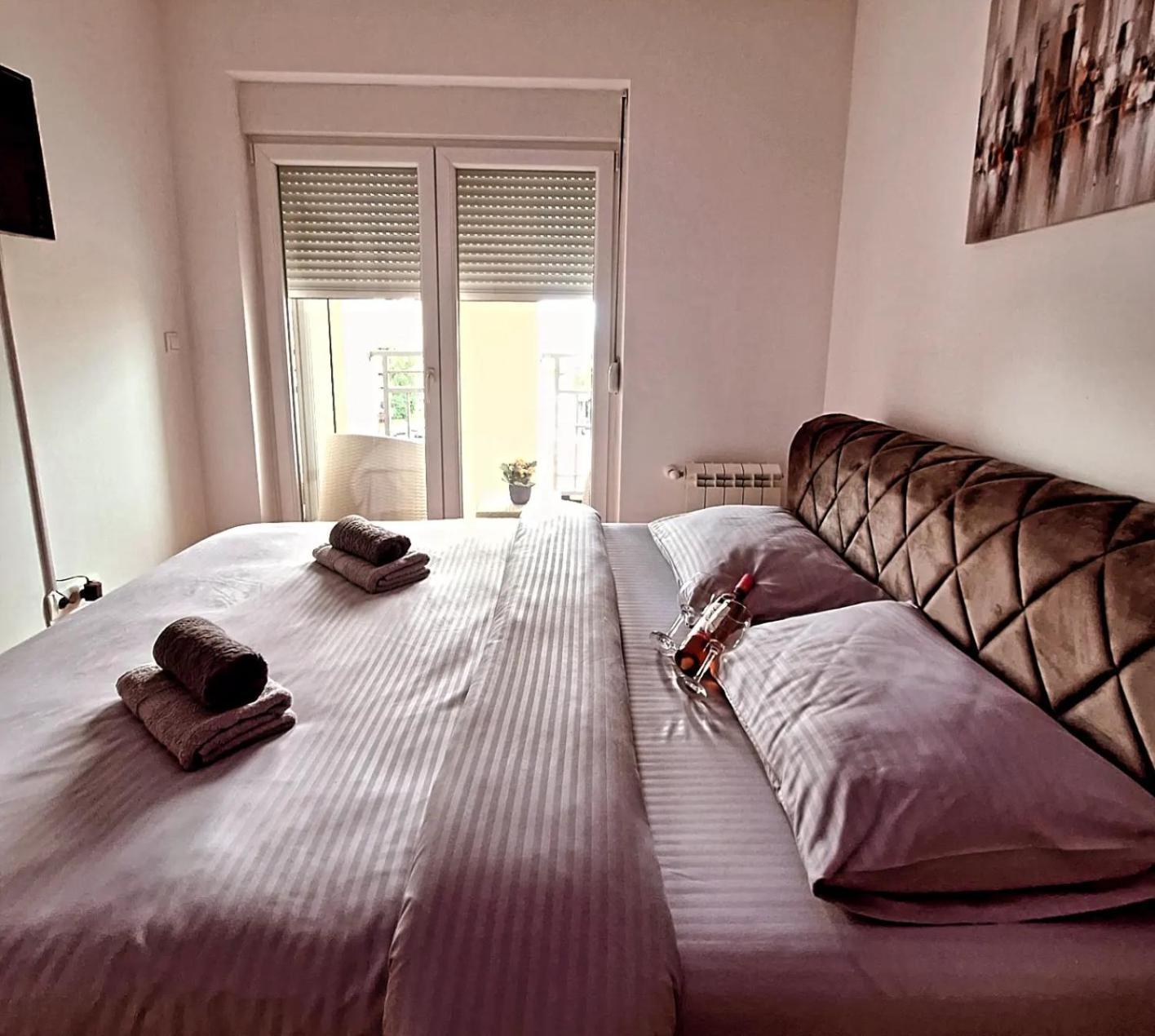 Stan Na Dan Aurora Apartment Pozarevac Ngoại thất bức ảnh